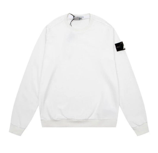 Pull blanc avec étiquette noir sur le coter . ( stn)